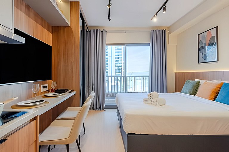 Stay Faria Lima | Apê Luxo • Piscina • Metrô 1min