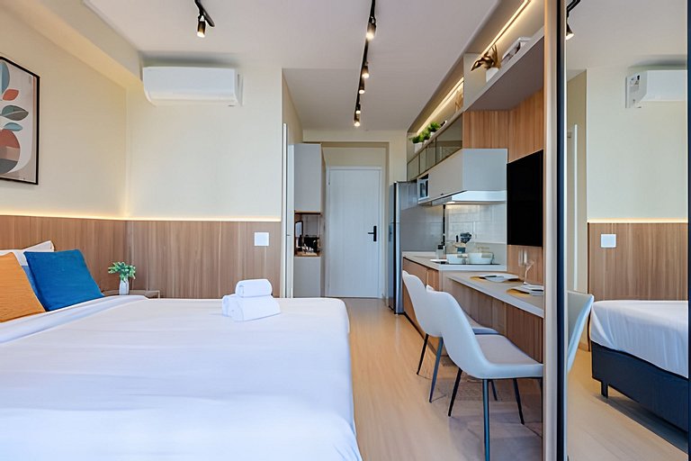 Stay Faria Lima | Apê Luxo • Piscina • Metrô 1min