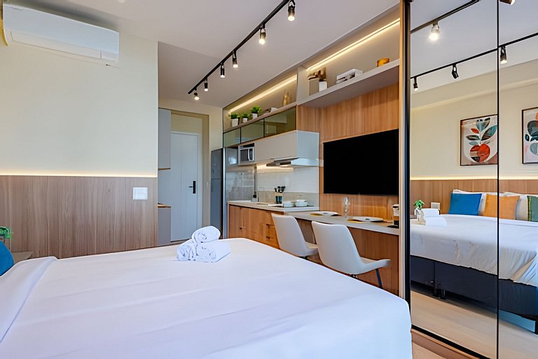 Stay Faria Lima | Apê Luxo • Piscina • Metrô 1min