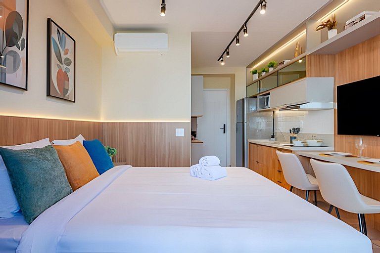 Stay Faria Lima | Apê Luxo • Piscina • Metrô 1min