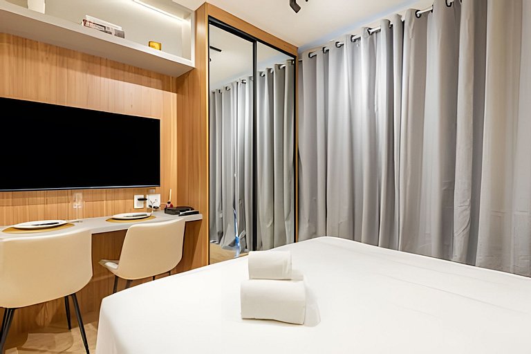 Stay Faria Lima | Apê Luxo • Piscina • Metrô 1min