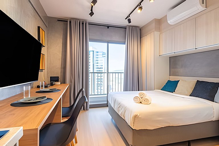 Apê Exclusivo Faria Lima | Metrô • Piscina • A/C