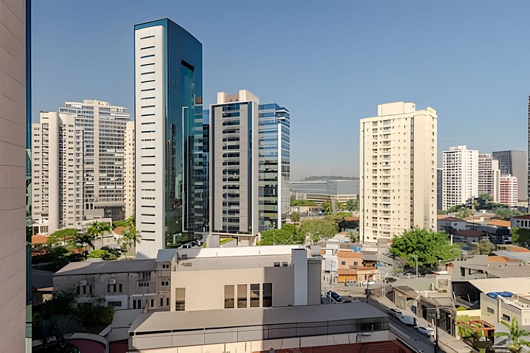 Apê Faria Lima | Metrô 1min • Piscina • Ar • Wi-fi