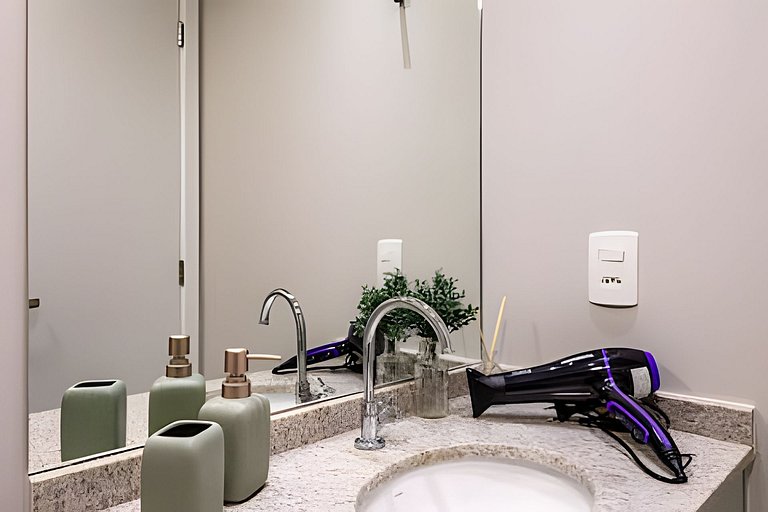 Apê 1 dorm Vila Nova | Andar Alto, Piscina e Wi-Fi