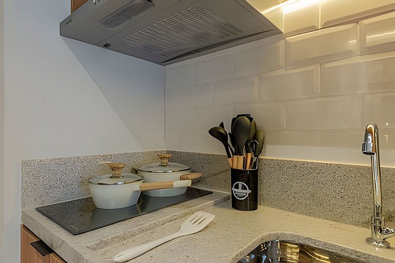 APTO Luxo C/ Vista Vila Nova | Piscina, Wi-fi, A/C