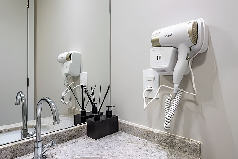 APTO Luxo C/ Vista Vila Nova | Piscina, Wi-fi, A/C